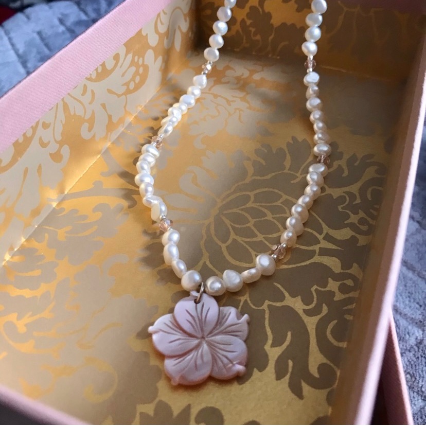 New Genuine Cultured Pearl And Mother Of Pearl Flower Carved Pendant Necklace